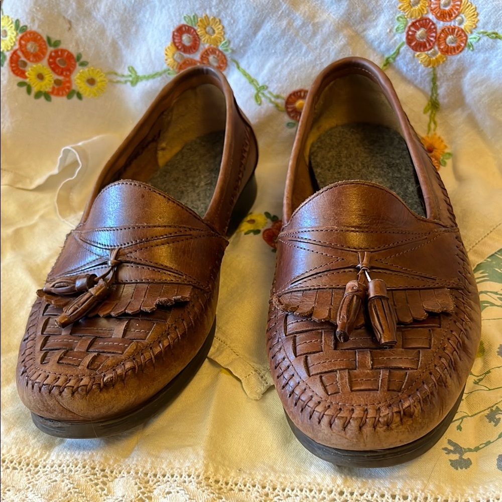 Brown leather tassle loafers by Giorgio Brutini